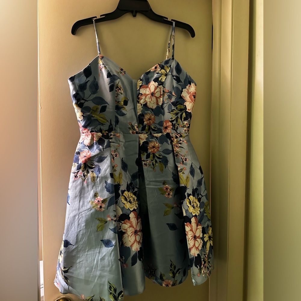 Selling this beautiful floral blue and pink dress!